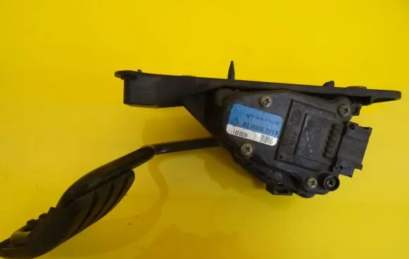 Renault Espace - Grand espace IV Accelerator throttle pedal 8200007513