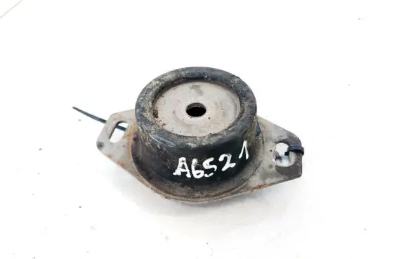 Peugeot Partner Engine mount bracket