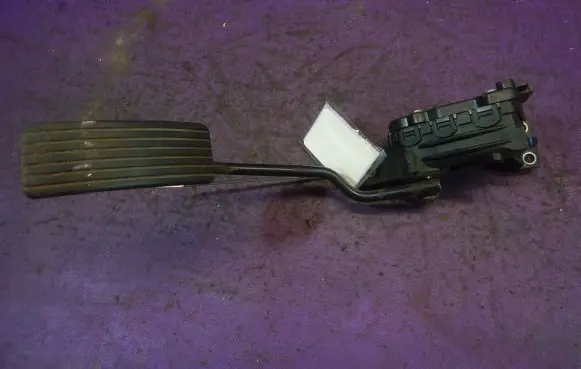 Volvo S40, V40 Accelerator throttle pedal 30865642