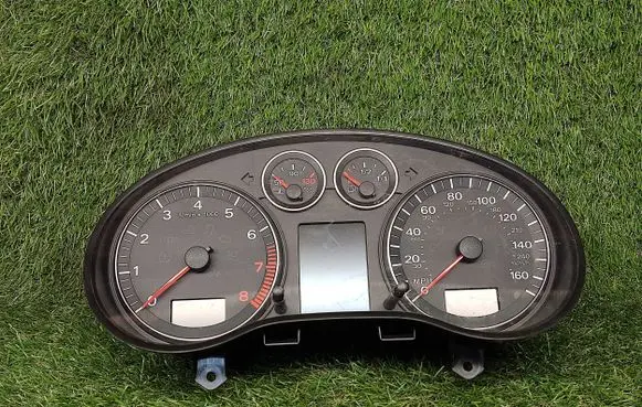 Audi A3 S3 8P Speedometer (instrument cluster) 8P0920981G