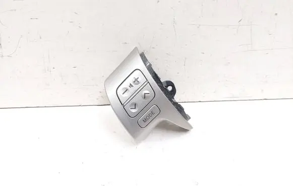 Toyota Auris 150 Steering wheel buttons/switches 