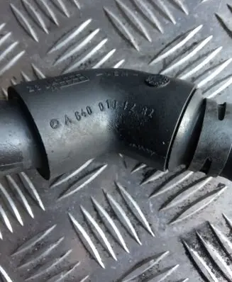 Mercedes-Benz B W245 Engine coolant pipe/hose A6400101282