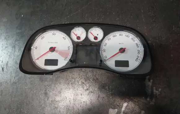 Peugeot 307 Speedometer (instrument cluster) 9655925880 P9655925880