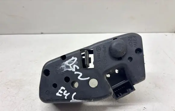 BMW 3 E46 Tail light bulb cover holder 388570R
