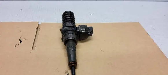 Volkswagen Caddy Fuel injector 038130073BN 63247DE 0414720313