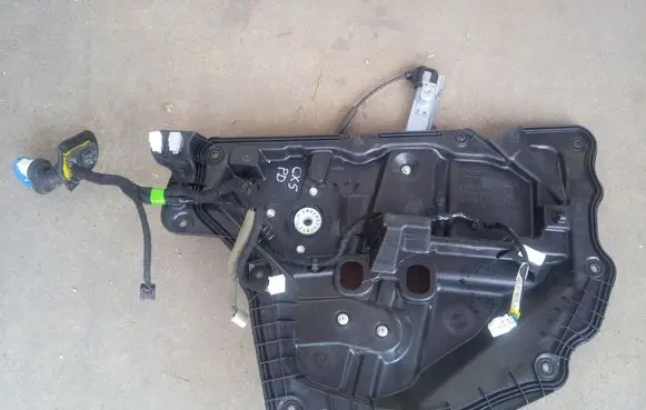 Mazda CX-5 Front window lifting mechanism without motor KD355897X