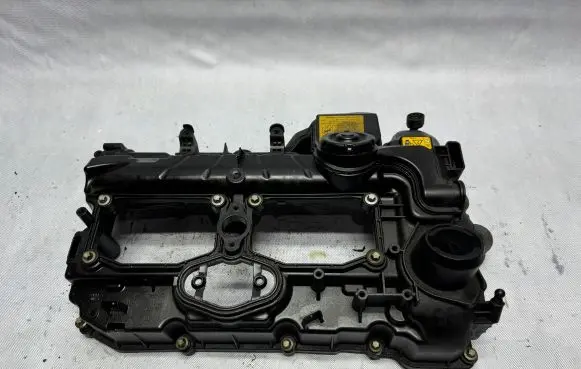 BMW 3 F30 F35 F31 Rocker cam cover 7588412