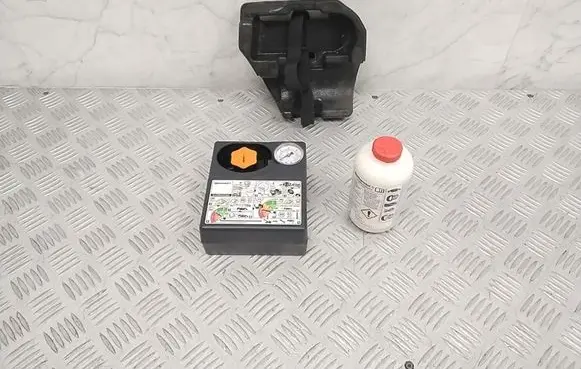 Nissan Leaf II (ZE1) Tire air pump compressor 849763NL0C