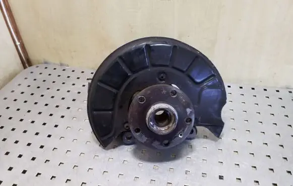 Volkswagen Eos Front wheel hub