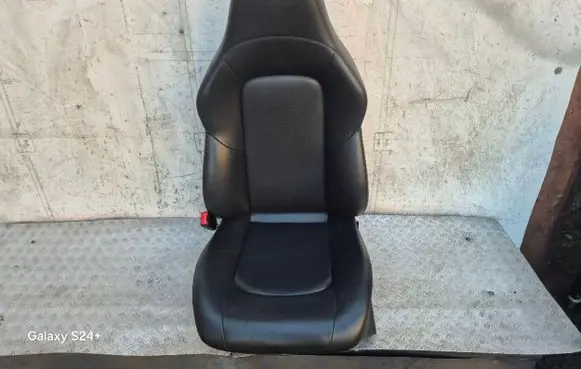 Chrysler Crossfire Front driver seat 1709102336 018977RL 19336520