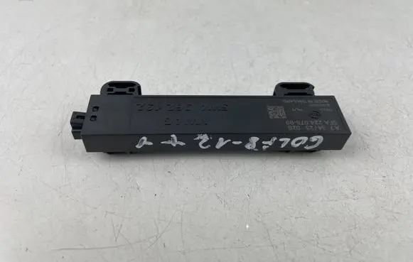 Volkswagen Golf VIII Keyless system antenna 5WA962132