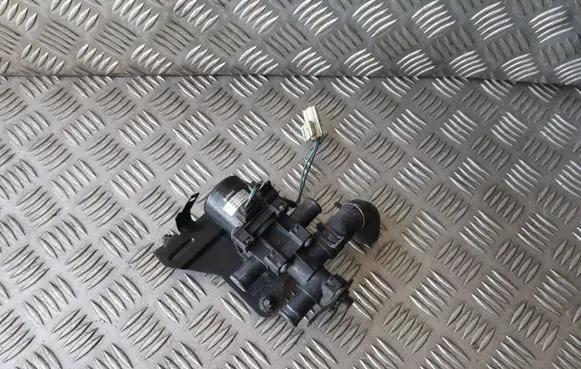 Jaguar XJ X308 Coolant heater control valve MNA6711AC 1136008651