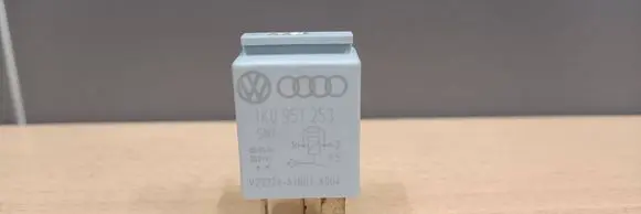 Volkswagen PASSAT B5 Other relay 1K0951253 V23374A1601X004