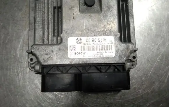 Volkswagen Jetta V Engine control unit/module 03G906021PM 0281014061