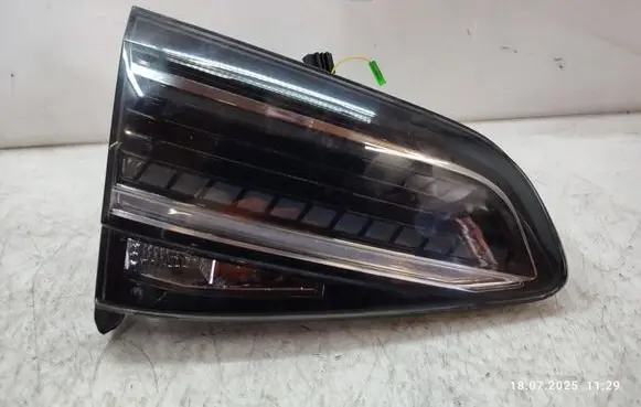 Volkswagen Golf VII Tailgate rear/tail lights