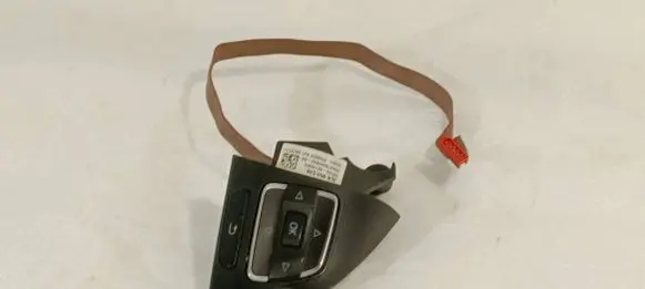 Steering wheel buttons/switches