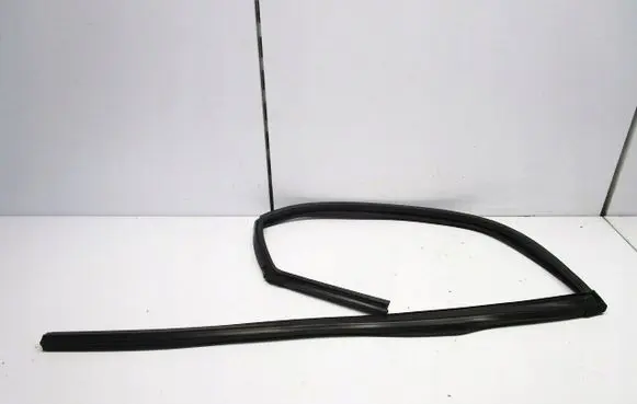 Hyundai Tucson TL Rubber seal front coupe door window 