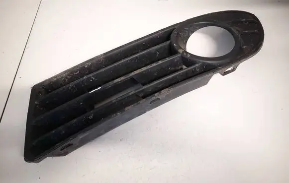 Volkswagen Polo IV 9N3 Front bumper lower grill