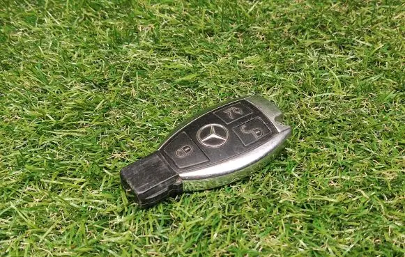 Mercedes-Benz C W204 Ignition key/card 