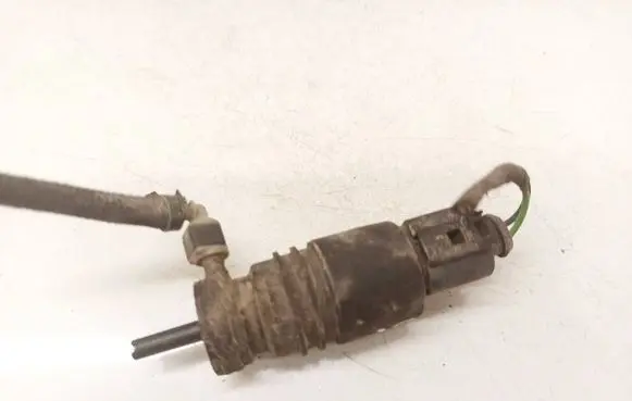 Volkswagen PASSAT B6 Windscreen/windshield washer pump 1T0955651