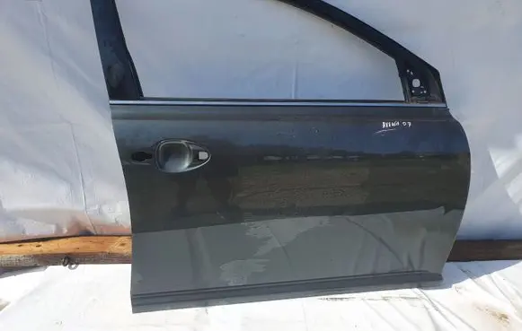 Toyota Avensis T250 Front door