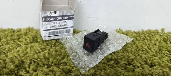 Nissan Rogue Hazard light switch 25290-6ra0a