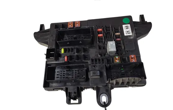 Opel Insignia A Fuse module 13277318