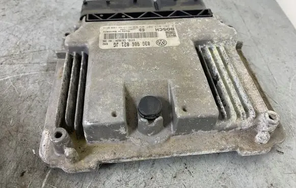 Volkswagen Golf V Engine control unit/module 03G906021JG