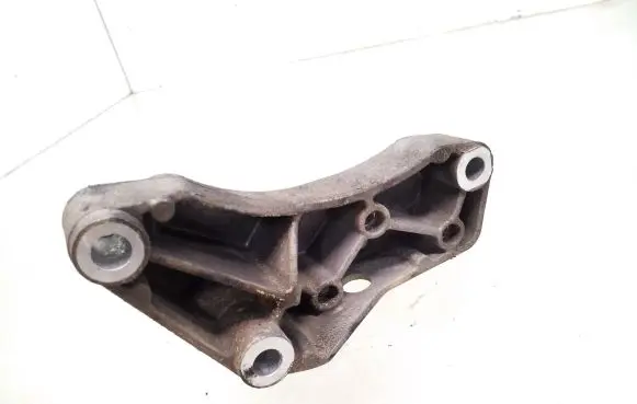 Volkswagen PASSAT B6 Engine mounting bracket 1K0199117AC