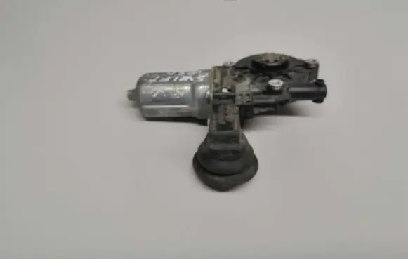 Suzuki Swift I Front door window regulator motor 8346063J00