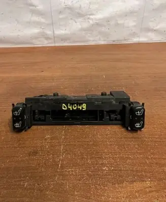 Mercedes-Benz E W210 Seat heating switch 2108200151 D4049
