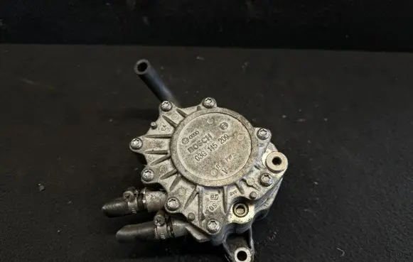Volkswagen Touran I Vacuum pump 03G145209