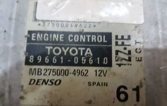Toyota Avensis T220 Engine control unit/module 8966105610 MB2750004962