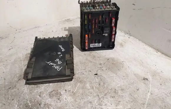 Volkswagen PASSAT B6 Fuse module