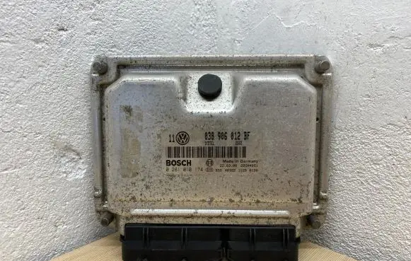Volkswagen Golf IV Engine control unit/module 038906012BF 28SA4051 0281010174