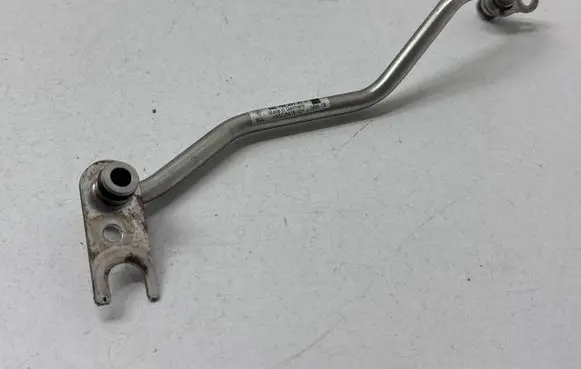 Porsche Macan (95B) Turbo turbocharger oiling pipe/hose 94610623731 04W18