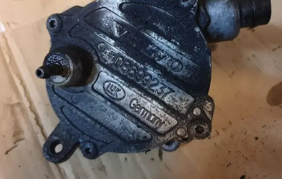 Volvo XC90 Vacuum pump 08699237