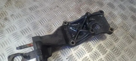 Ford Mondeo MK II Engine mounting bracket