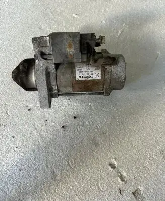 Toyota Avensis Verso Starter motor 281000R010