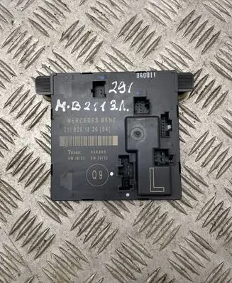 Mercedes-Benz E W211 Door control unit/module 2118201526 356805