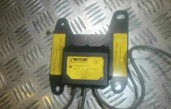 Renault Laguna I Airbag control unit/module 770084010b