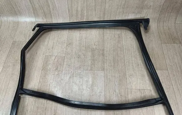 Porsche Cayenne (9Y0 9Y3) Rubber seal rear door 9Y0839431