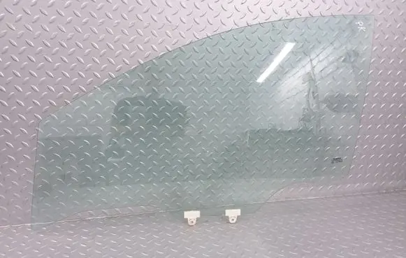 Nissan Tiida C11 Front door window glass four-door 80301EL000