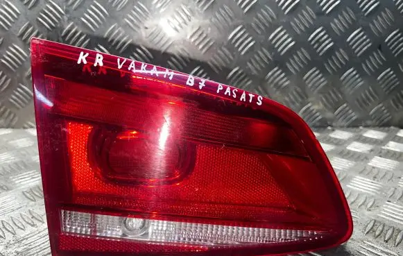 Volkswagen PASSAT B7 Tailgate rear/tail lights 605621