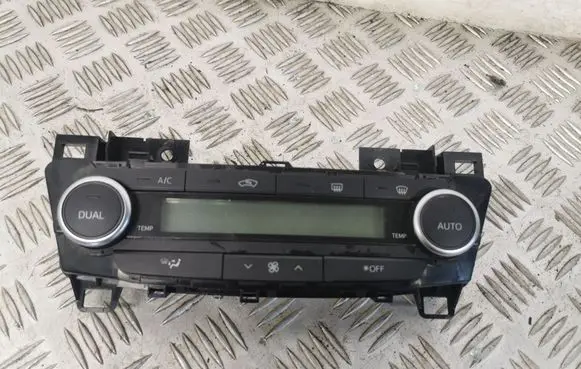 Toyota Avensis T270 Climate control unit E1108974