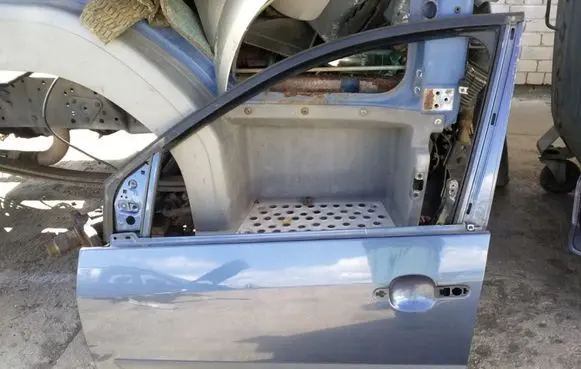 Ford Fiesta Front door