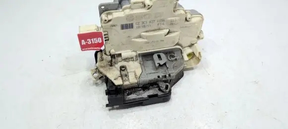 Volkswagen PASSAT B7 Front door lock 3C1837015A