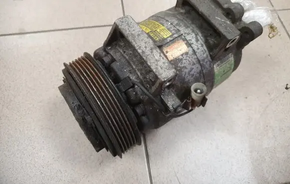 Volvo V70 Air conditioning (A/C) compressor (pump) 30742206 8708581