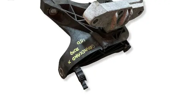 Opel Grandland X Engine mount bracket 