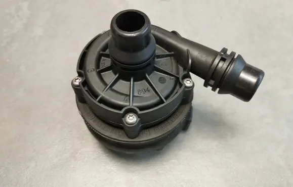 Mercedes-Benz GLC X253 C253 Water pump 0392024050